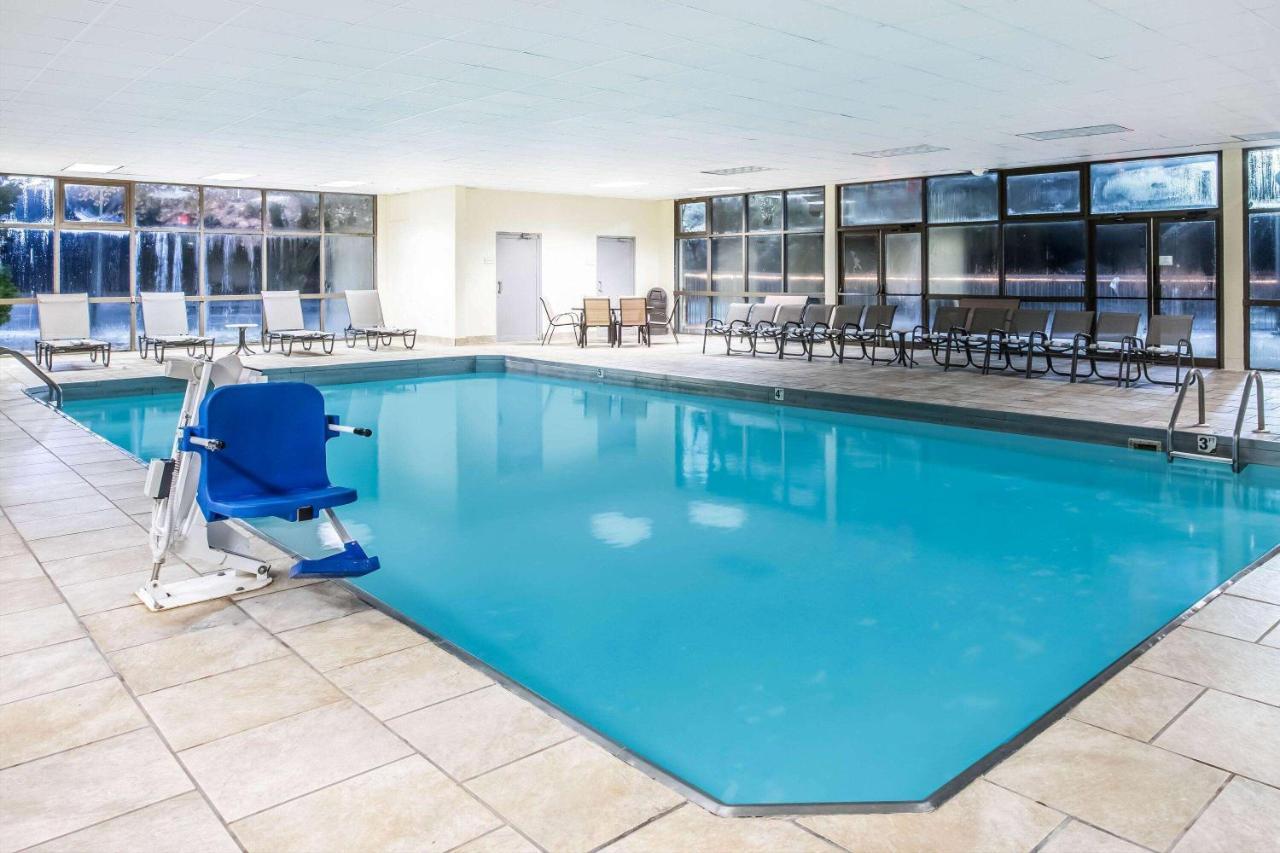 La Quinta Inn By Wyndham Davenport & Conference Center Bagian luar foto