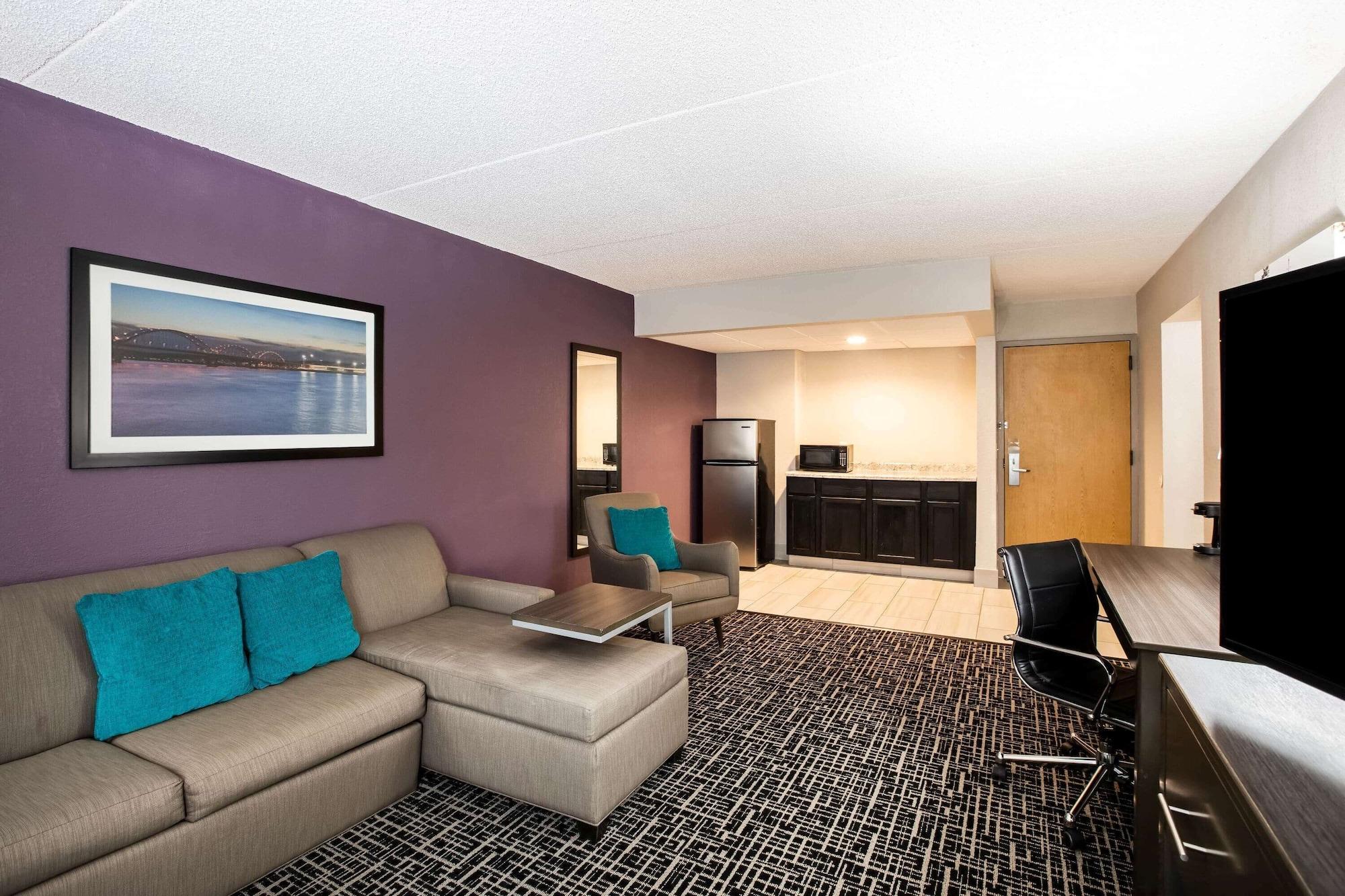 La Quinta Inn By Wyndham Davenport & Conference Center Bagian luar foto