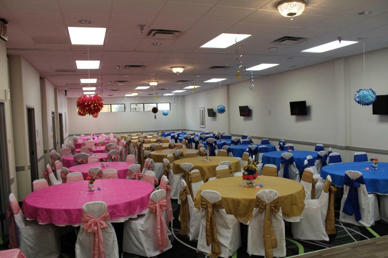 La Quinta Inn By Wyndham Davenport & Conference Center Bagian luar foto