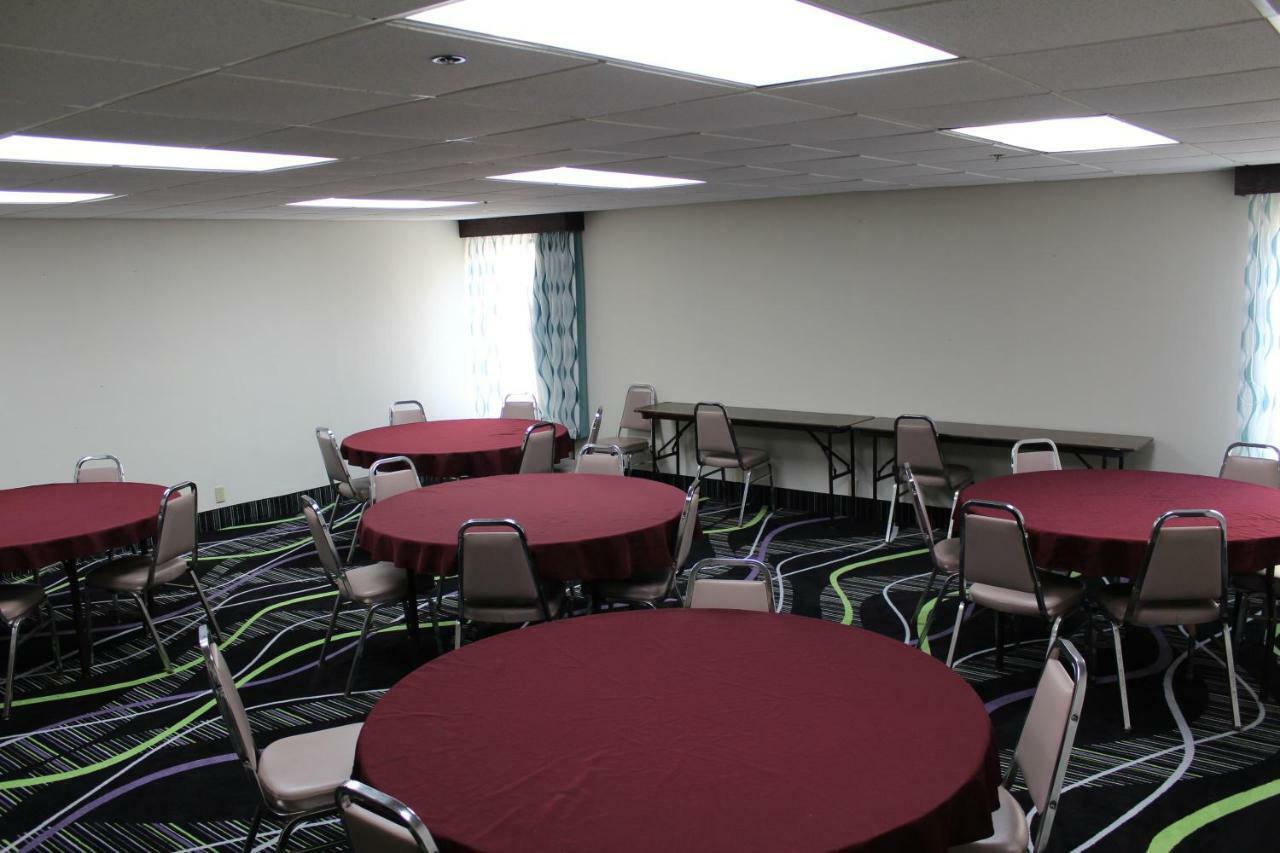 La Quinta Inn By Wyndham Davenport & Conference Center Bagian luar foto